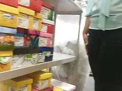 Bespectacled girl met a man and quickly fucked