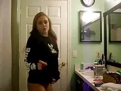 On the night of the parking lot, the beautiful blonde gave a blunt blowjob to a friend.
